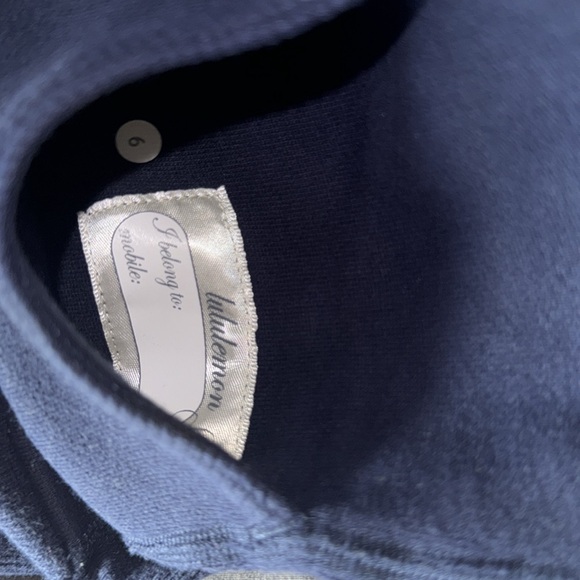 Lululemon Scuba- Navy blue/size 6 - Picture 6 of 7